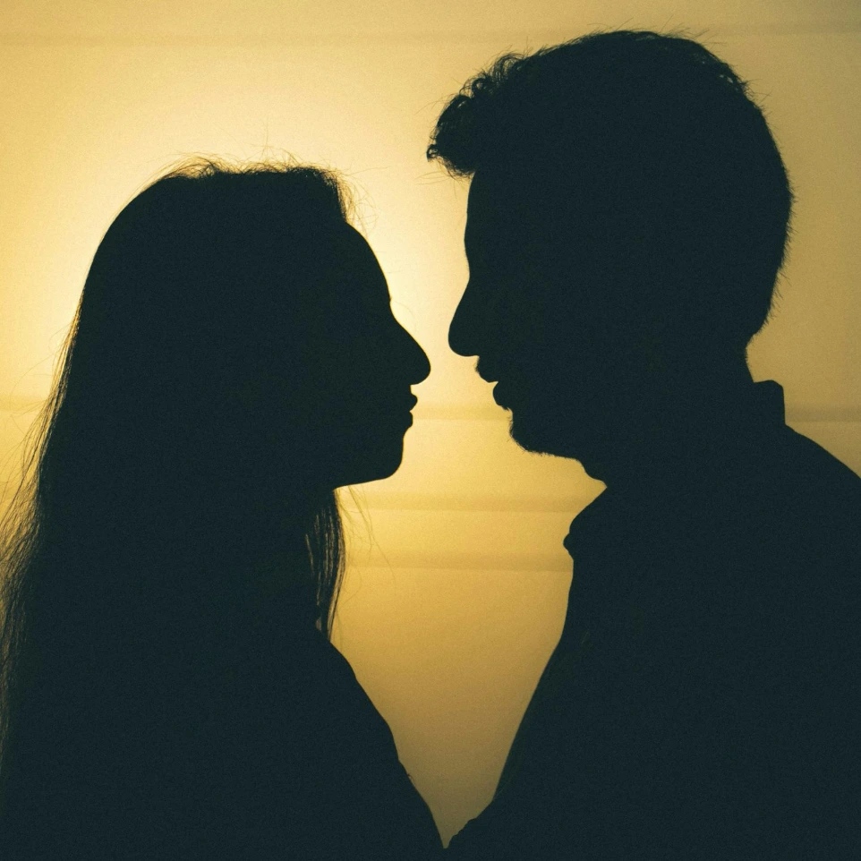 silhouette of man and woman kissing